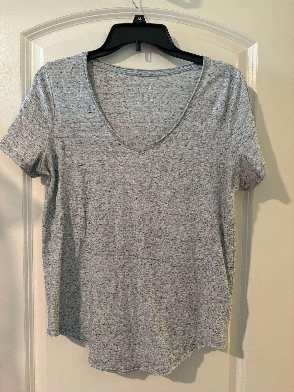 So
FAVORITE V-NECK
Size Medium  color light gray
Noticeable use in underarms